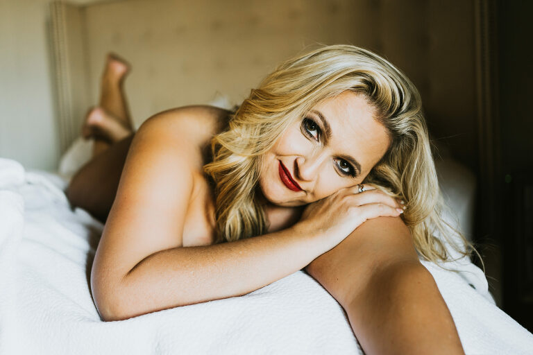 boudoir photos in a beautiful hotel in Florence, AL